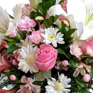 Alternative view of Florero Pink Bouquet