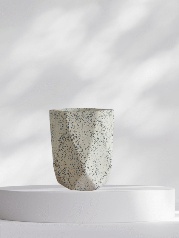 Maceta vaso geométrico de terrazo blanco + planta | 28 cm - Imagen 2