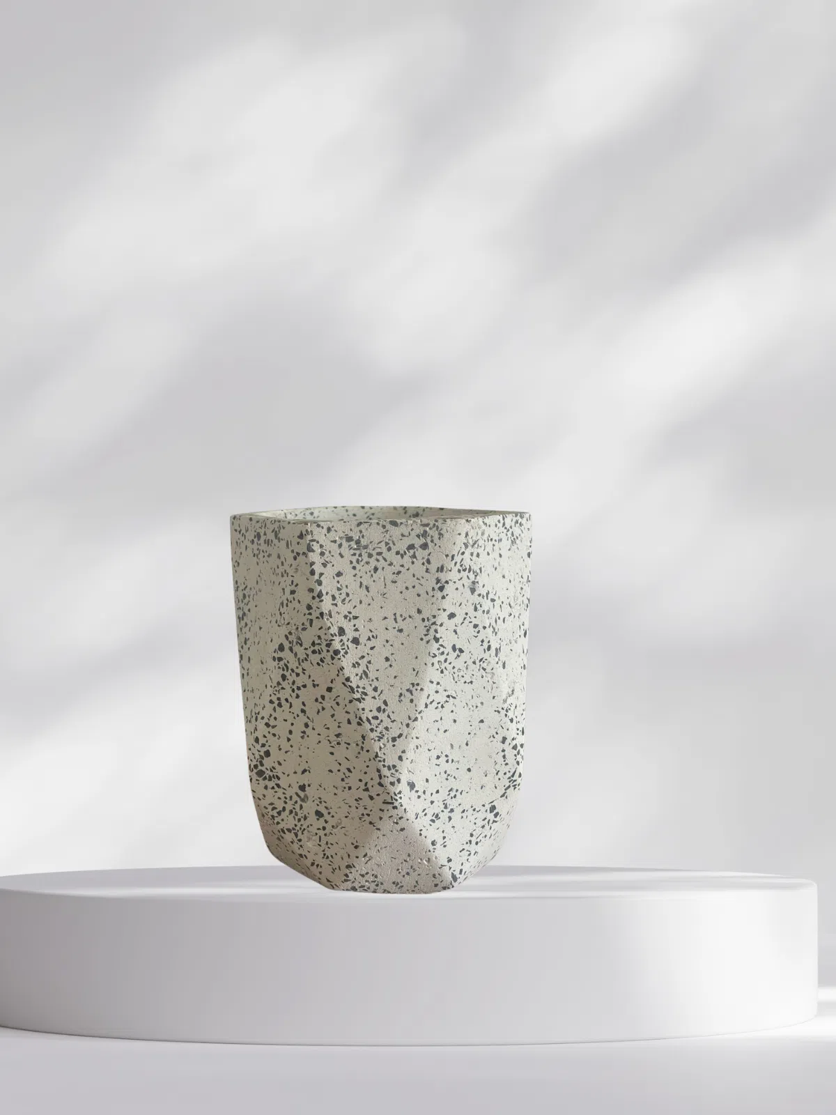 Maceta vaso geométrico de terrazo blanco + planta | 28 cm - Imagen 2
